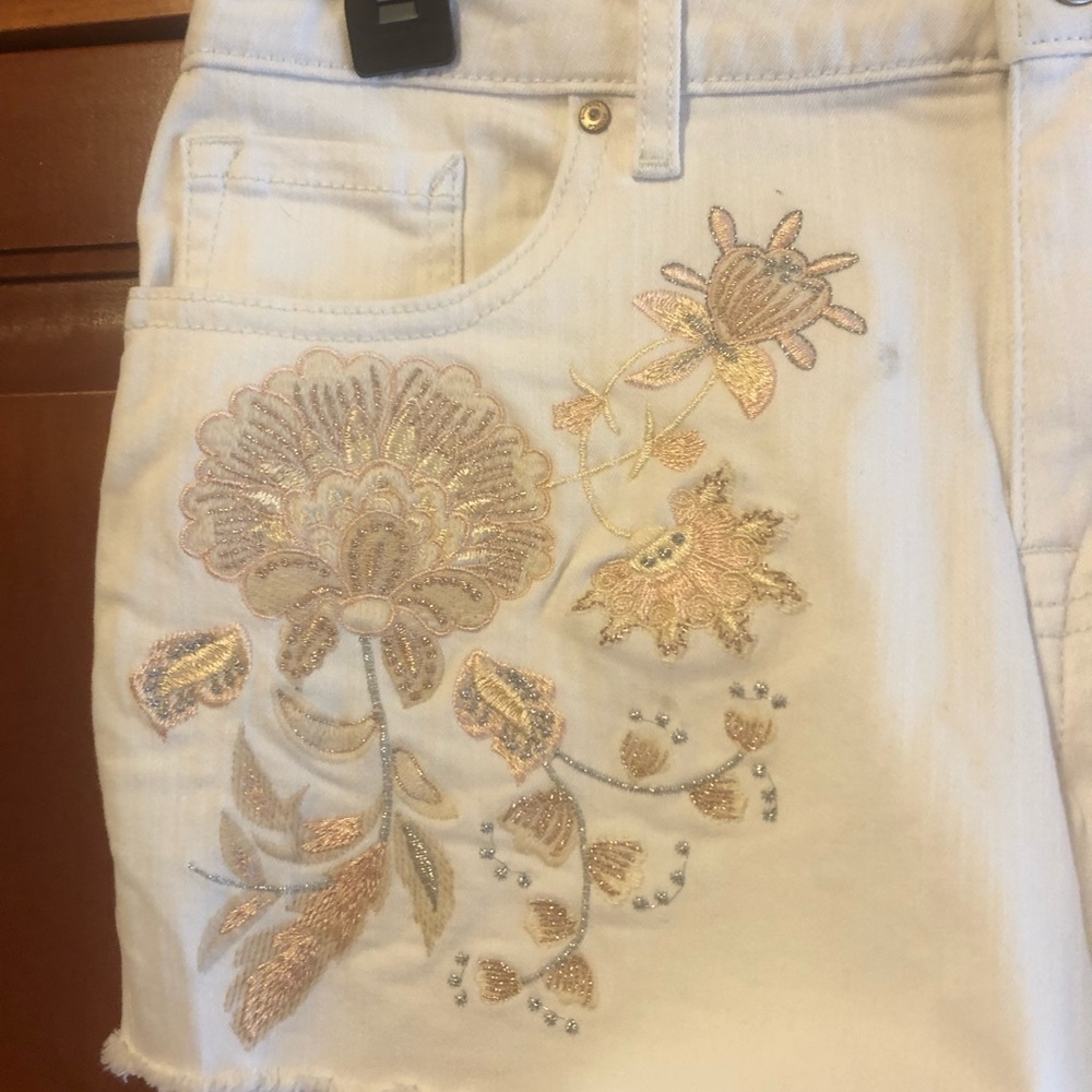 Jessica Simpson White Shorts Design Detail Size 29 NWT - Picture 2 of 10